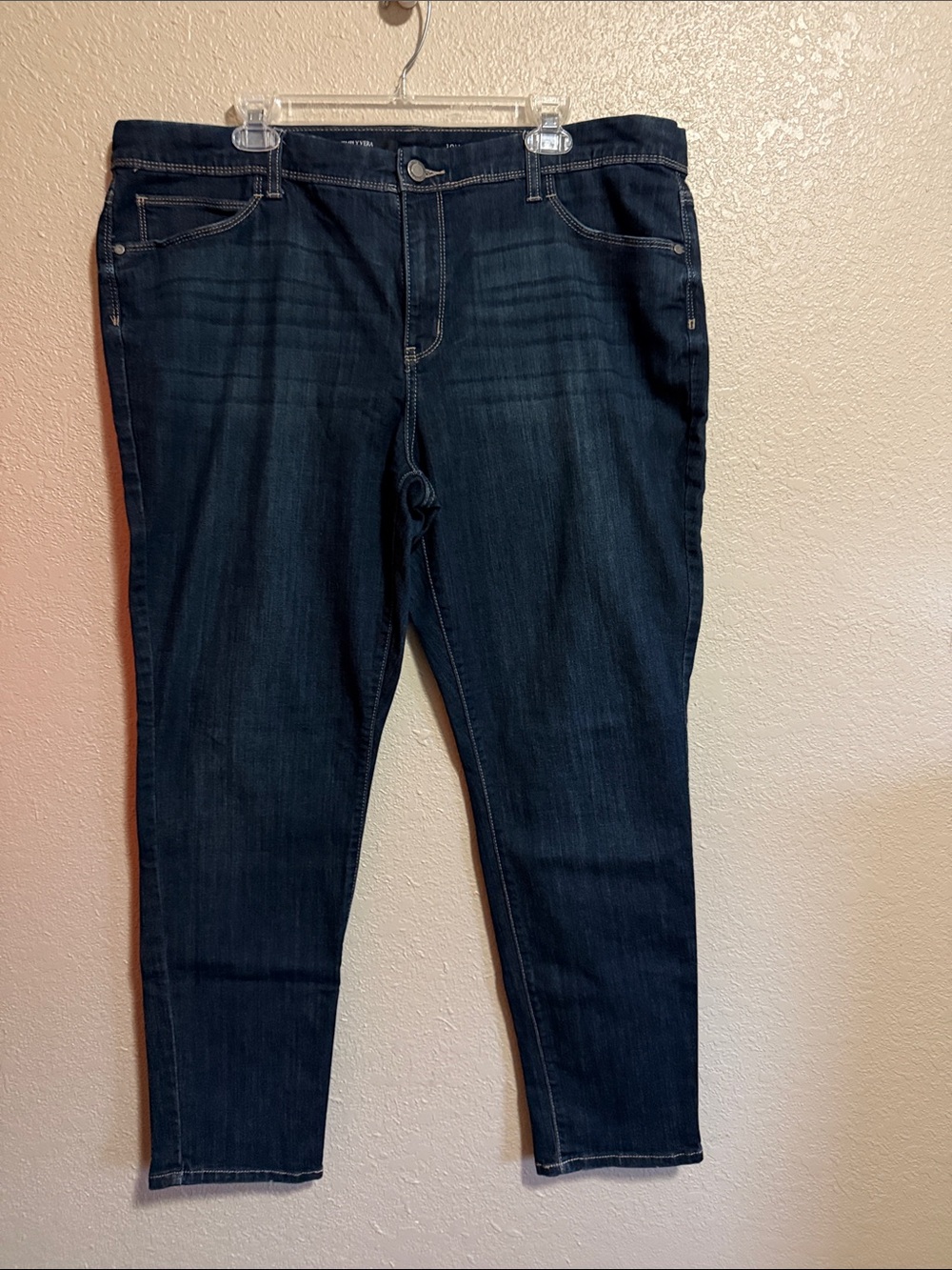 Liz Claiborne Women’s Girlfriend Straight Leg Mid-Rise Jeans Size 18